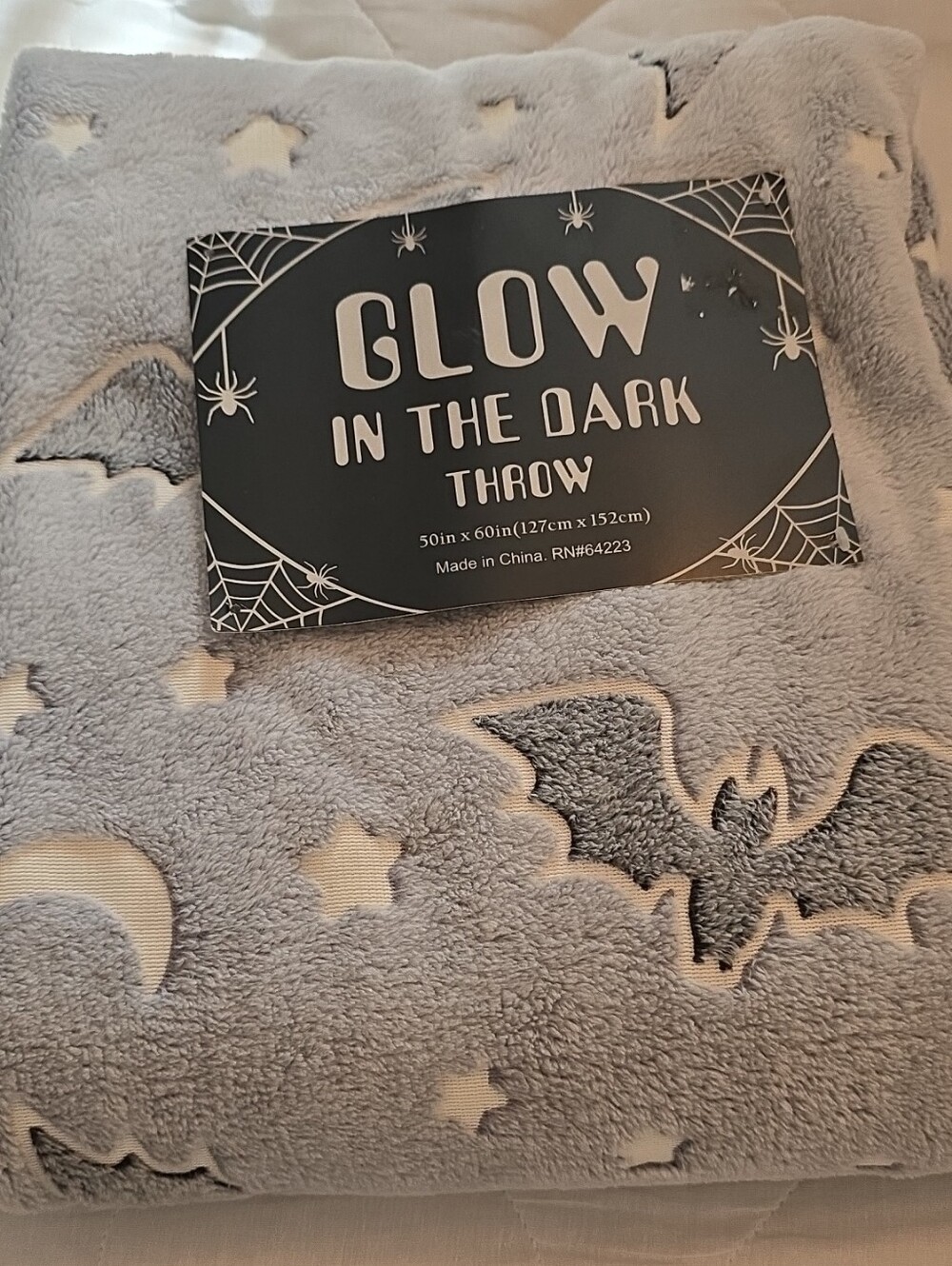Glow-in-the-Dark Bat & Moon Plush Throw - Light Gray